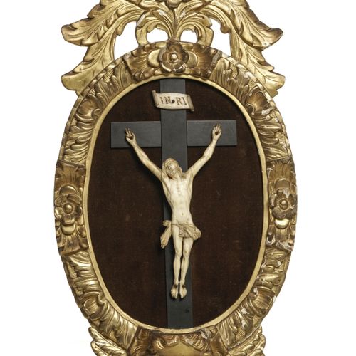 Null Stoup con Cristo en la cruz, siglo XIX, el Corpus Christi tallado en marfil&hellip;