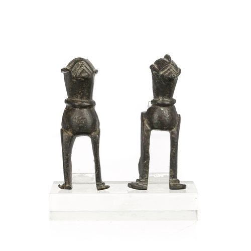 Null Pair of bronze zoomorphic feet or supports (probably for lamps), Seljuk dyn&hellip;