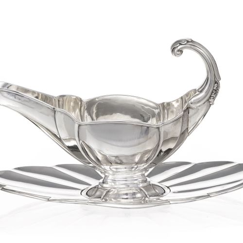 Null Sauce boat on silver display stand, by Rehfues, Bern, ca. 1830-40. Length 3&hellip;