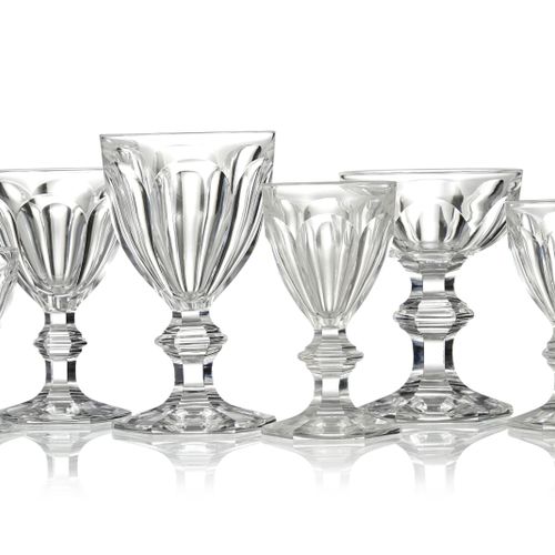 Null 巴卡拉水晶杯套装，Harcourt型号，包括67件：10个水杯，13个香槟杯，15个红葡萄酒杯，16个白葡萄酒杯，7个波特杯，6个酒杯
