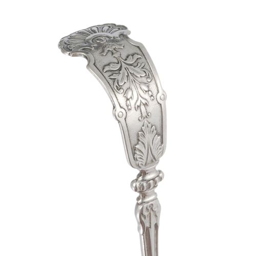 Null Salsiera su display in argento 800, Collet, Ginevra, XX secolo. Con decoraz&hellip;