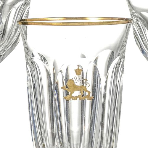 Null Moser水晶杯服务的一部分，Lady Hamilton型号，带有金边和伊朗国王的徽章，包括77件：18个香槟杯，11个杯子，24个红葡萄酒杯，14个&hellip;