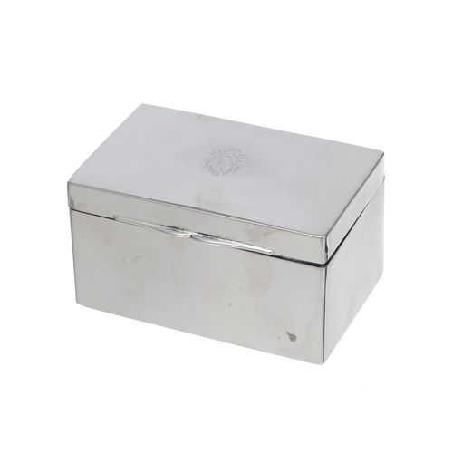 Null 银质长方形盒子，德国，20世纪。盖子上刻有国徽，11.5x7.5x6.5厘米，290克