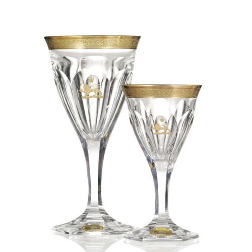 Null Moser水晶玻璃服务的一部分，Adèle Melikoff模型。装饰有伊朗国王的徽章，由16件组成：13个酒杯和3个利口酒杯