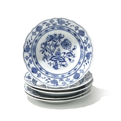 Null Juego de 5 platos de porcelana de Meissen, siglo XX. Modelo Zwiebelmuster, &hellip;