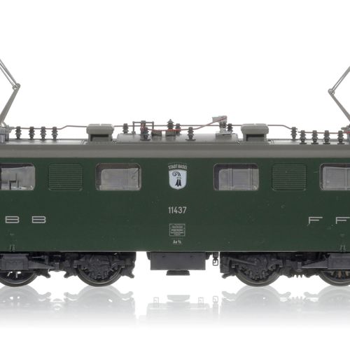 Null Märklin（德国），HO比例，2台BR Ae 6/6 SBB/FFS机车，一台绿色表面和巴塞尔市徽，另一台红色表面和苏黎世市徽，交流电

像新的一&hellip;