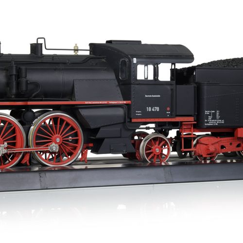 Null Märklin（德国），比例为1 MAXI，德国联邦铁路公司18 478型蒸汽机车，黑色表面处理，数字式发动机，带招标，71厘米长

，状况非常好。
&hellip;