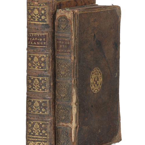 Null [ARMS]. Lot of 2 18th c. Books in period bindings with gilt arms in the cen&hellip;