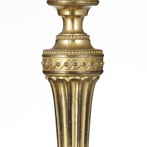 Null Suite de 4 flambeaux de style Louis XVI, fin XIXe s., en bronze ciselé et d&hellip;
