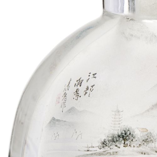 Null Flacon à priser au décor peint sous verre, Chine, XXe s., h. 9,5 cm
