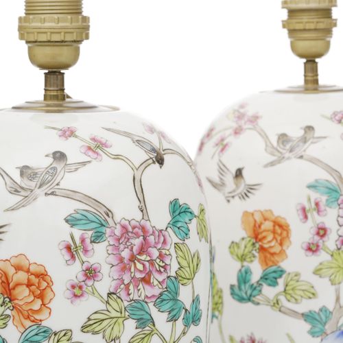 Null 2 ovoid porcelain vases, China, modern, mounted as lamps, h. 28 cm