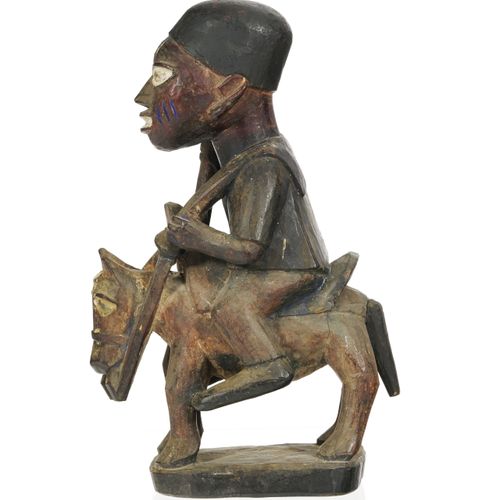 Null Statue équestre Yoruba d'un chef coutumier tenant une lance dans sa main dr&hellip;