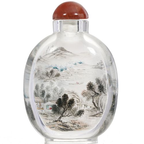 Null Schnupftabakflasche mit unter Glas gemaltem Dekor, China, 20. Jh., H. 9,5 c&hellip;