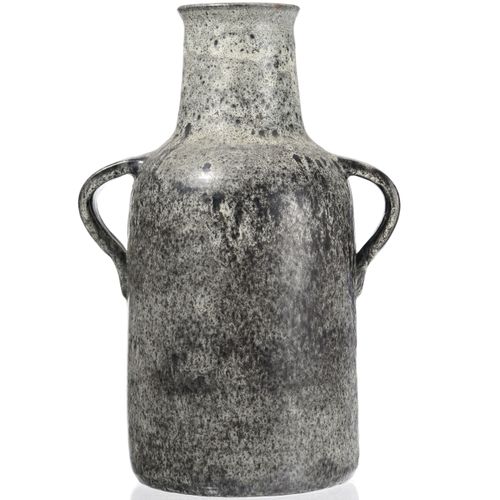 Null 大型黑白斑纹釉面石器花瓶，带手柄，20世纪下半叶，底座下方有签名，高。43厘米
