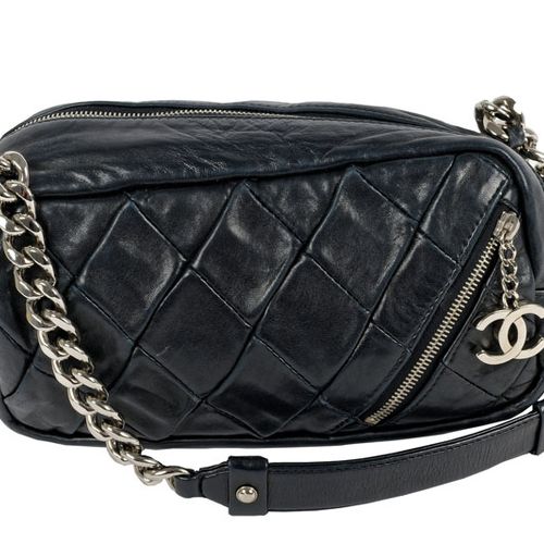 Null Chanel, Chain Around Baguette-Tasche aus schwarzem, gestepptem Lammleder, S&hellip;