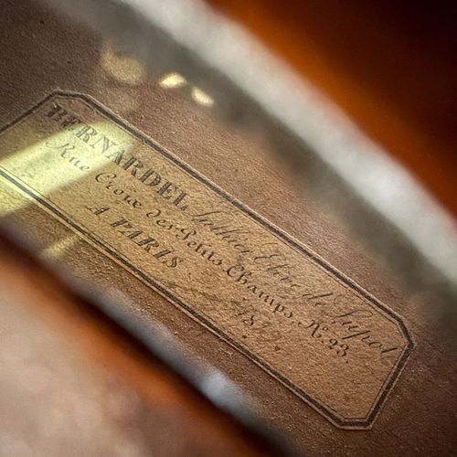 Null 19世纪法国小提琴，由Auguste Sebastien Bernardel dit Bernardel père在早期制作。它有一个标签，写着巴黎1&hellip;