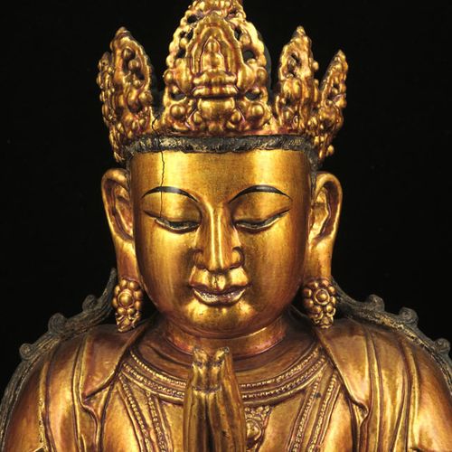 Null Avalokiteshvara Sadaksari à quatre bras, sculpture en bois laqué et doré, C&hellip;