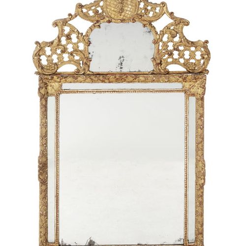 Null Miroir à parecloses d'époque Régence, en bois richement sculpté et doré, à &hellip;