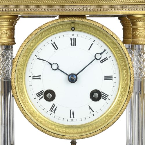 Null 复原风格的门廊钟，20世纪初，切割水晶和鎏金铜，28x18x13厘米