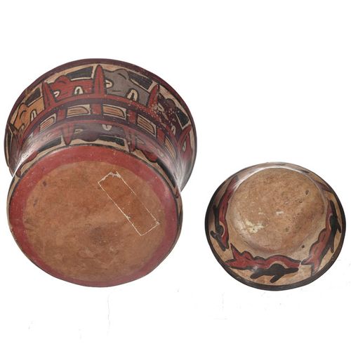 Null 2 vasijas de terracota policromada, cultura Nazca, Perú, que comprenden 1 c&hellip;