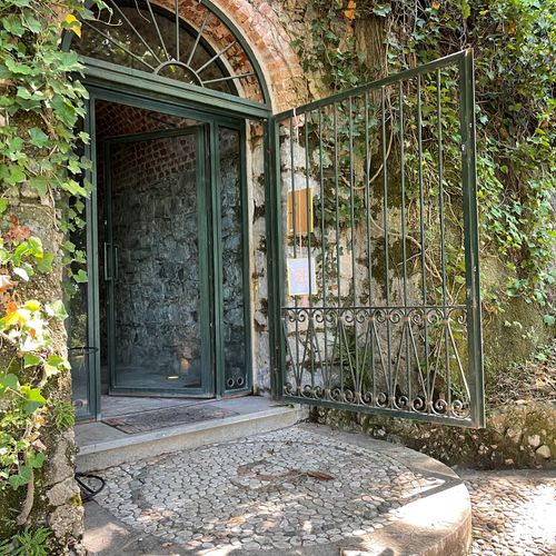 Null VILLA PARADEISOS, VARESE (ITALY) - 一个惊人的别墅，独一无二的，有私人公园和湖景。


帕拉迪索斯别墅位于米兰北部的&hellip;