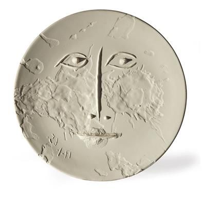 Pablo Picasso * (Malaga 1881-1973 Mougins) 
Face, 1965, plat rond, terre cuite, &hellip;