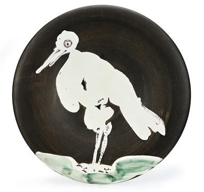 Pablo Picasso * (马拉加1881-1973年 穆金)
鸟83号，1963年，圆盘，陶土，部分拉丝釉面下的雕刻和珐琅装饰，底部刻有No 83 Ed&hellip;