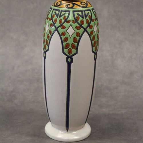 Null MONTIERES, vase de forme obus en faïence stannifère à décor émaillé polychr&hellip;