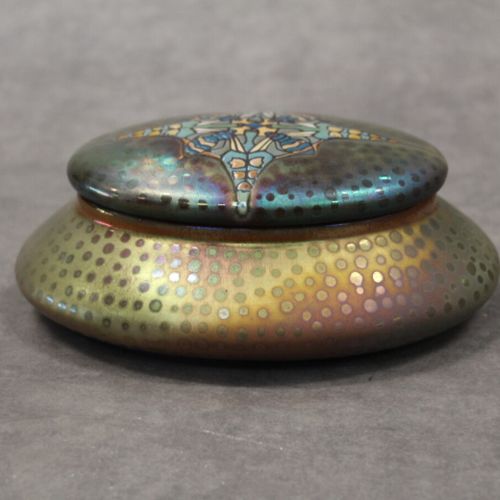 Null MONTIERES, boîte couverte ovale en terre cuite émaillée à lustre métallique&hellip;