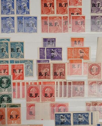 Null Important stock de timbres de France oblitérés en 12 albums