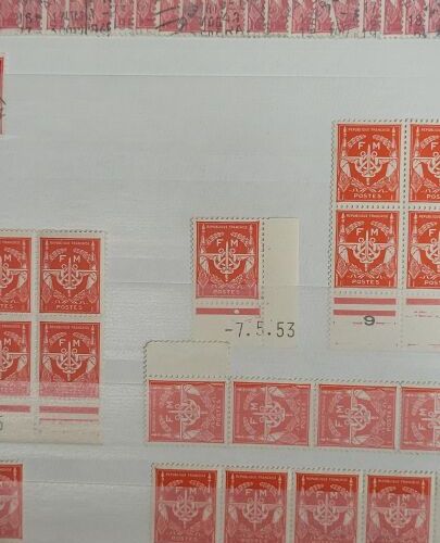 Null Important stock de timbres de France oblitérés en 12 albums