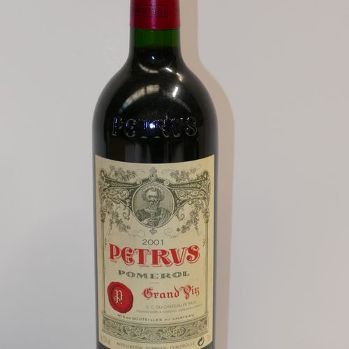 1 Btle Château Pétrus 2001 Pomerol étiquette très très légèrement sale et très t&hellip;