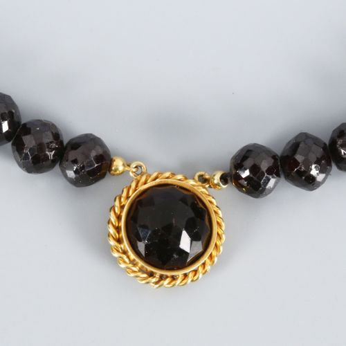 Antique mourning necklace with gold lock. Ronfleur à 2 branches en granit antiqu&hellip;
