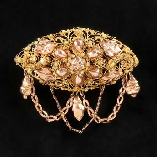 Zeeland, gold brooch, ca. 1910 Zeeuwse gouden broche, Tholen, ca. 1910

14-Krt. &hellip;