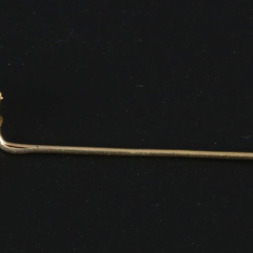 Antique gold pin set with amethyst L'ancien kappeld gouden bezet met amethist

P&hellip;