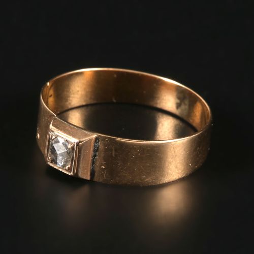 Antique 14 krt. Gold solitaire ring set with single diamond. Bague solitaire anc&hellip;