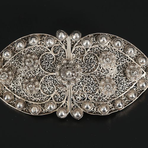 Silver filigree belt buckle, ca. 1900 Zeeuwse zilveren filigraan ceintuurgesp, r&hellip;
