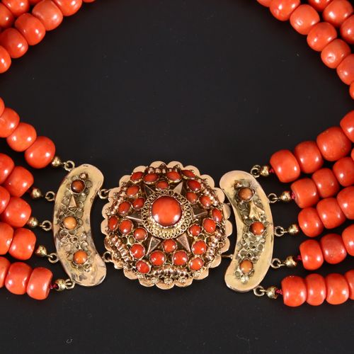 Antique red coral necklace with gold lock. Collier antiek 5-rijen bloedkoraal, c&hellip;