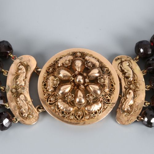 Antique mourning necklace with gold lock. Rouwcollier antiek 5-rijen Zeeuws gran&hellip;