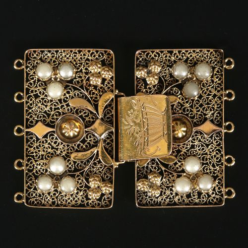 Zeeland, gold necklace lock. Boîte de rangement en filigrane, ca. 1900

Une pièc&hellip;