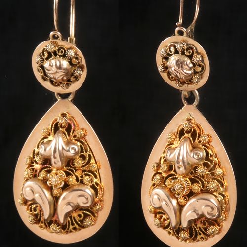 Zeeland, pair of antique gold earrings Stel antieke Zeeuwse gouden oorbellen

Pl&hellip;