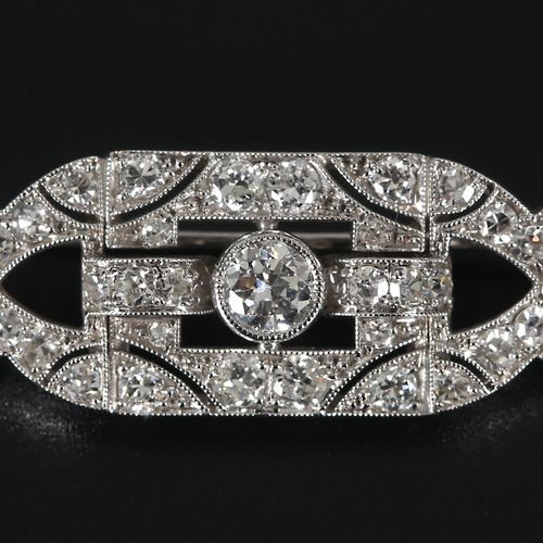 Small Art Deco Diamond Set Platinum Panel Brooch Art Deco Platina broche, rond 1&hellip;