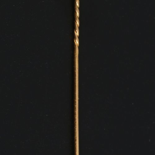 Antique gold pin, set with small cameo. Boucle d'oreille antique, avec une petit&hellip;