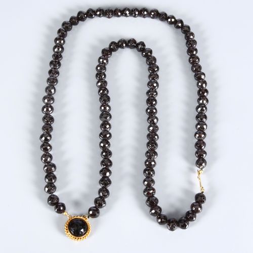 Antique mourning necklace with gold lock. Ronfleur à 2 branches en granit antiqu&hellip;