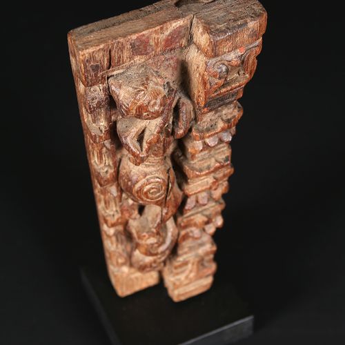 Indian carved wooden relief depicting Krishna Relieve indio tallado en madera qu&hellip;
