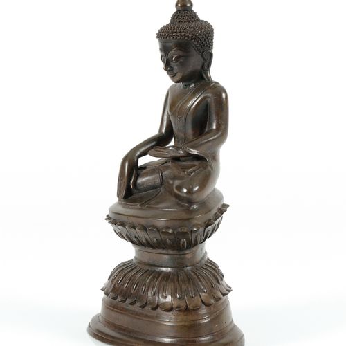 A Burmese Shan style bronze figure of Buddha Shakyamuni Figure de Bouddha Shakya&hellip;