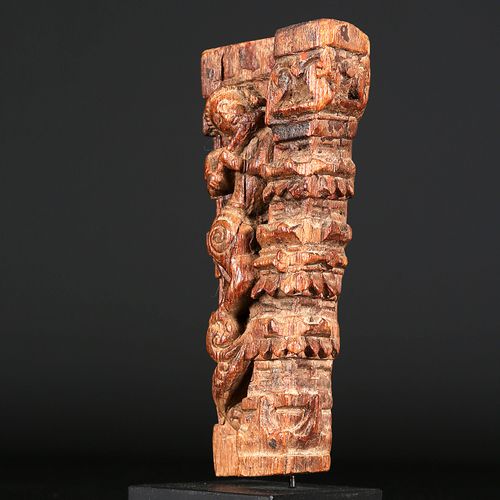 Indian carved wooden relief depicting Krishna 印度木雕浮雕，描绘克里希纳印度，泰米尔南都。约17-18世纪。是印度&hellip;