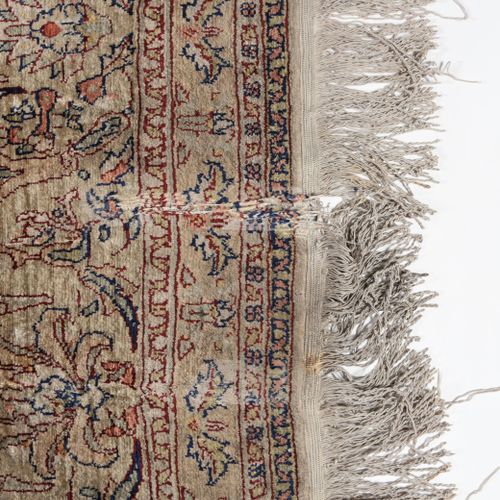 A Hereke Silk Rug Una alfombra de seda Hereke. 

Anatolia occidental. 



El cam&hellip;