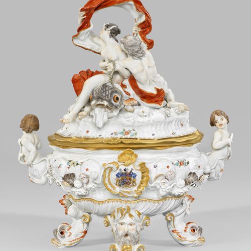 Terrine mit Acis und Galatea im Schwanenservice-Dekor Oval tureen on four feet, &hellip;