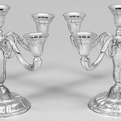 Paar Bremer Girandolen Silber. 5-flg.; Trompetenförmiger Stand, übergehend in vo&hellip;